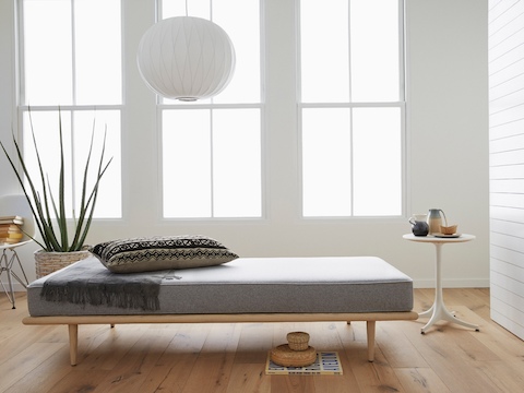 Herman Miller Nelson Pedestal Table