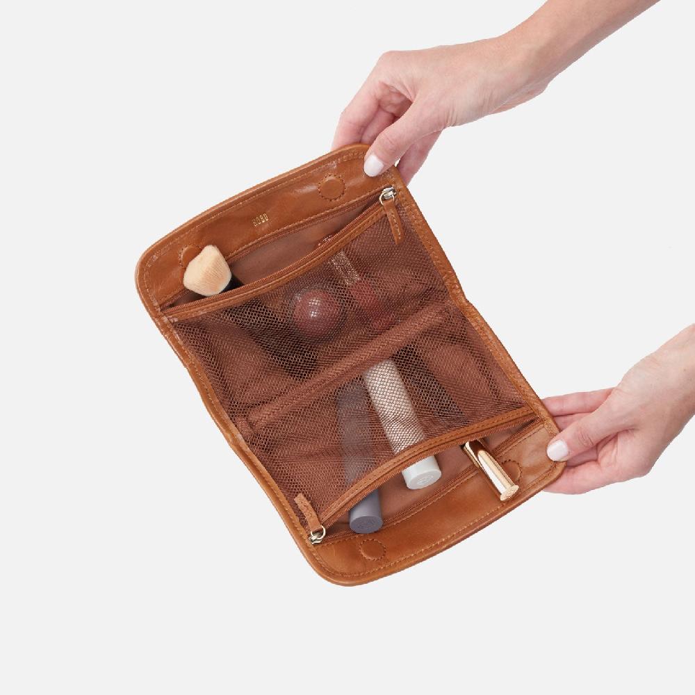 Hobo Beauty Cosmetic Pouch Polished Leather| Truffle