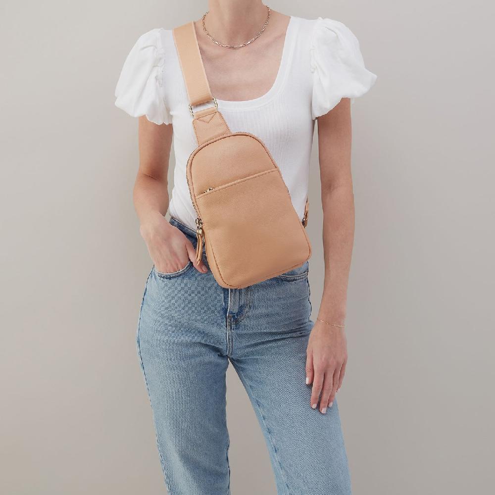 Hobo Cass Sling Pebbled Leather| Porcini