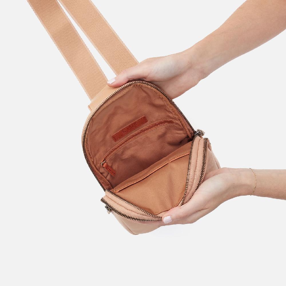 Hobo Cass Sling Pebbled Leather| Porcini