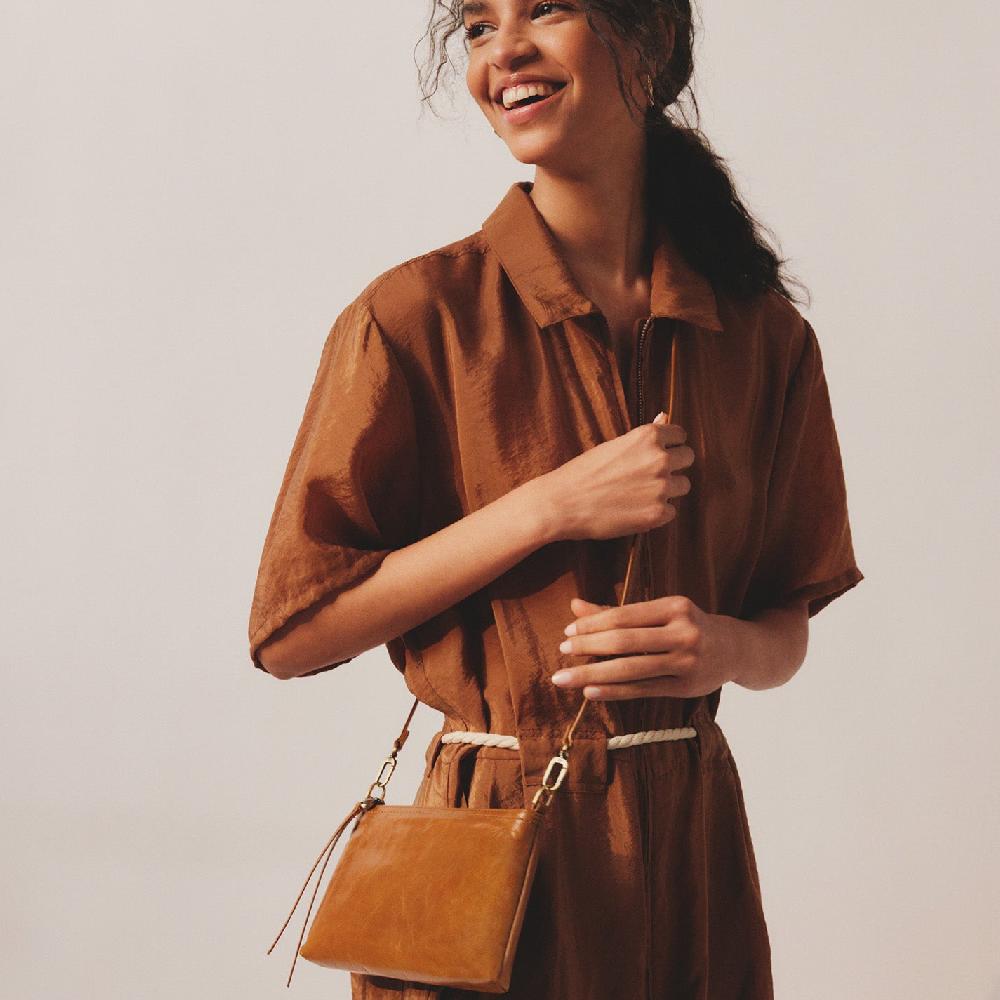 Hobo Darcy Crossbody Polished Leather| Truffle