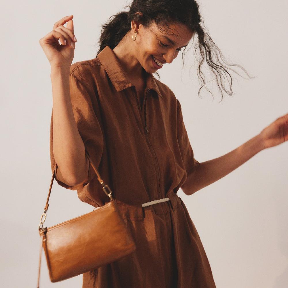 Hobo Darcy Crossbody Polished Leather| Truffle