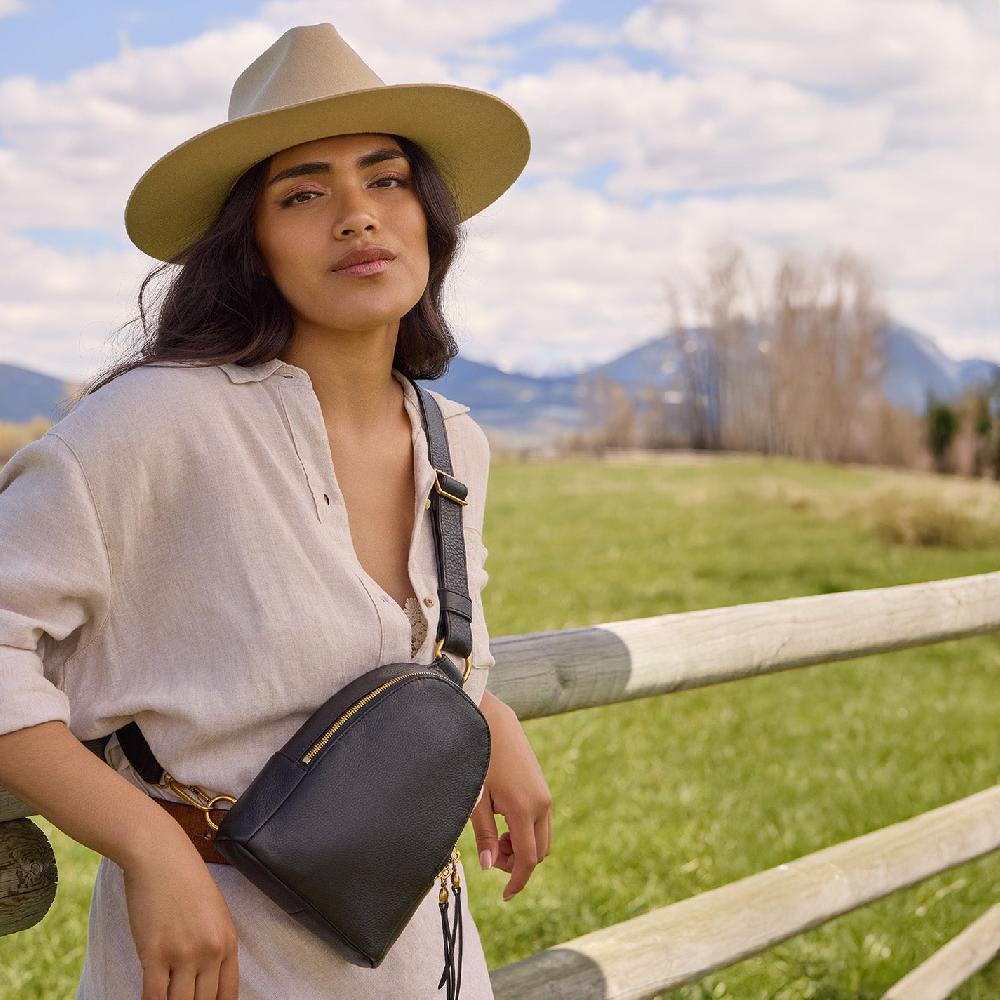 Hobo Fern Sling Pebbled Leather| Black