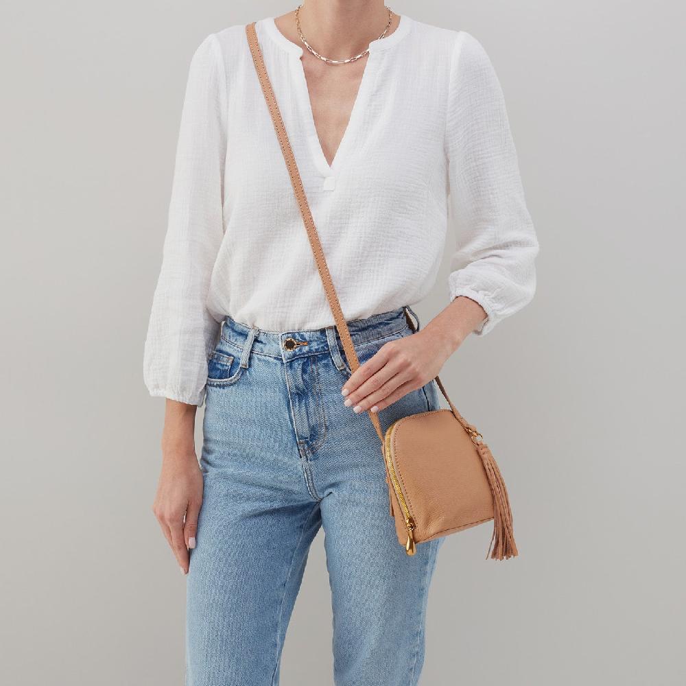 Hobo Nash Crossbody Pebbled Leather| Sandstorm