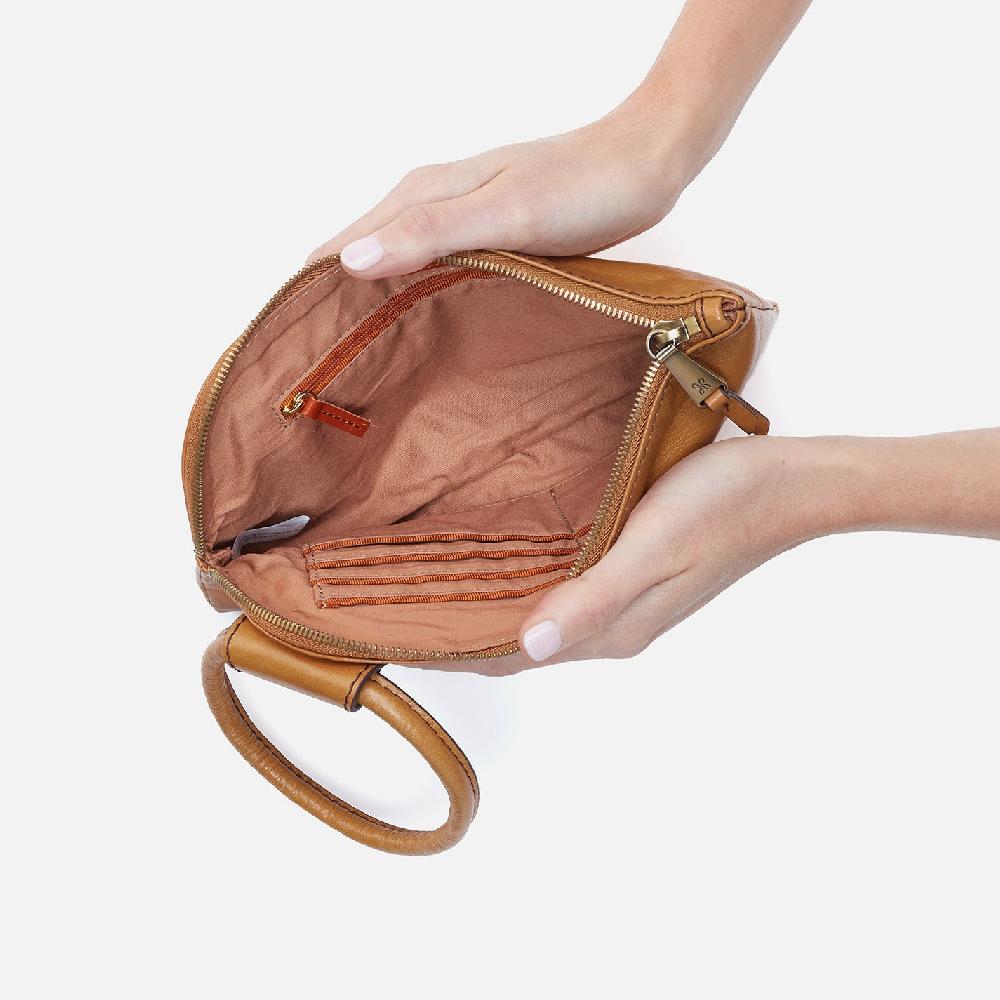 Hobo Sable Wristlet Polished Leather| Natural