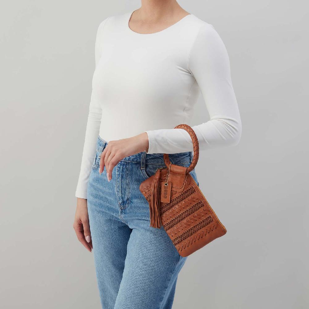 Hobo Sable Wristlet Washed Leather| Harvest Wheat