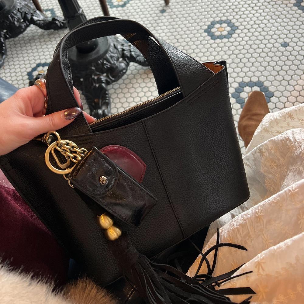 Hobo Tamborine Tassel Suede| Black