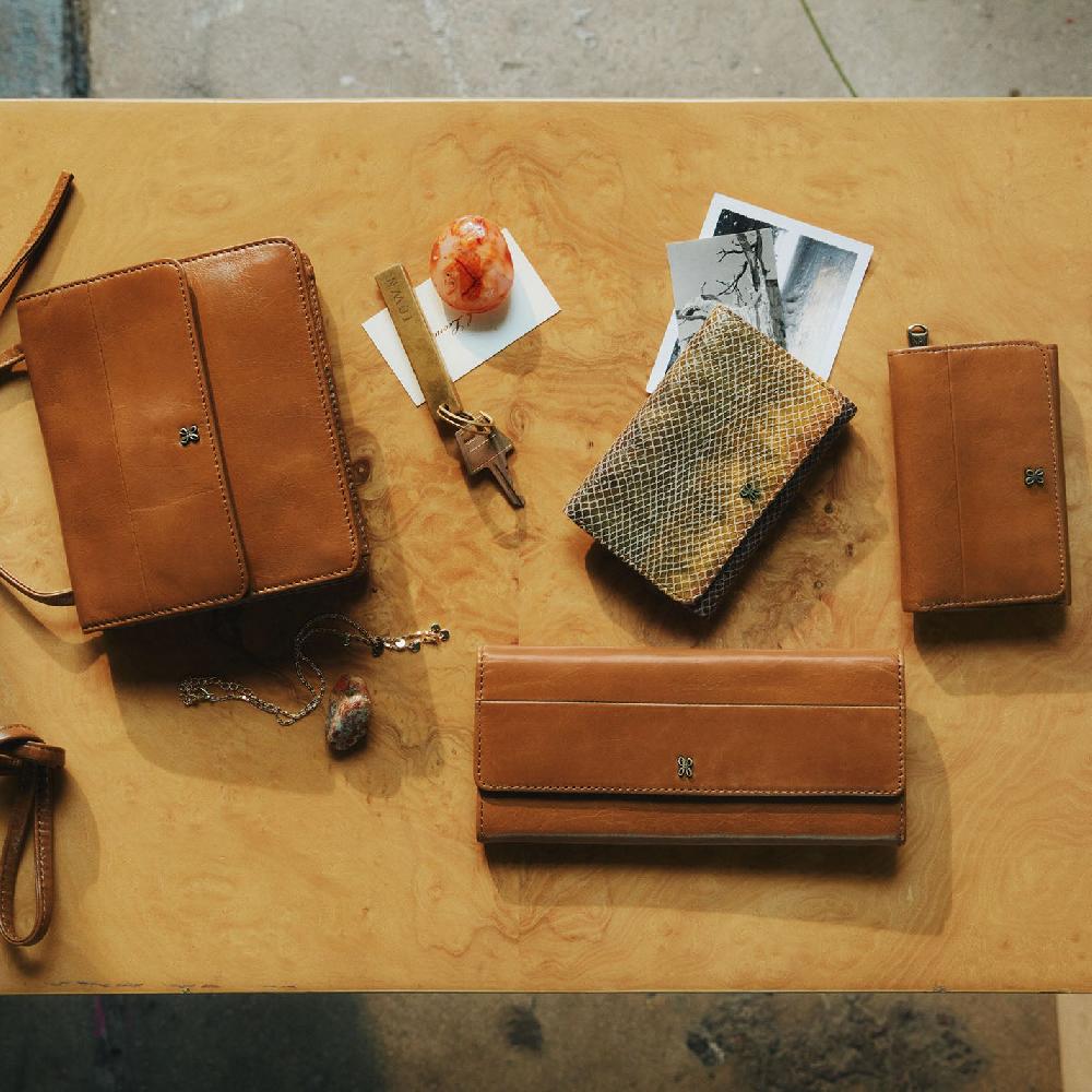 Hobo Jill Large Trifold Wallet Polished Leather| Truffle