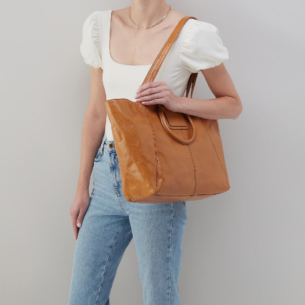 Hobo Sheila East-West Tote Polished Leather| Natural