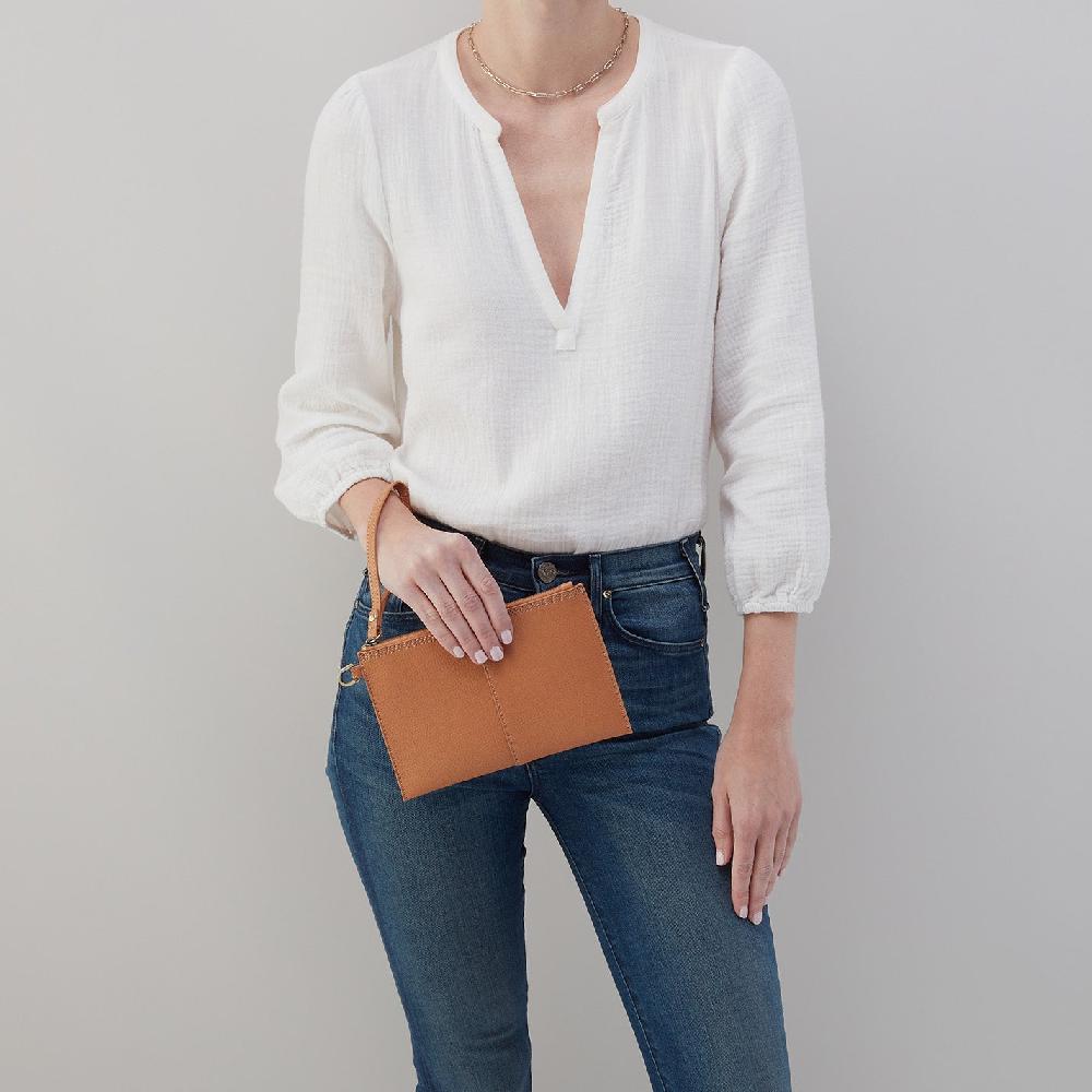 Hobo Vida Small Pouch Micro Pebbled Leather| Biscuit
