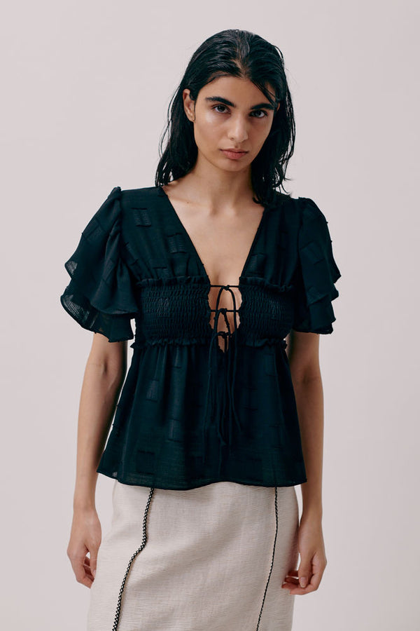 hofmann copenhagen Helain Top - Black $70.00 $186.00 SAVE 62% Size 40 40 Variant sold out or unavailable 40 − + Adding to Cart Added to Cart Add to Cart • $70.00   {"id":10139082752346 "title":"Helain Top - Black" "handle":