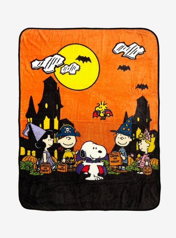 hot topic Peanuts Halloween Throw Blanket