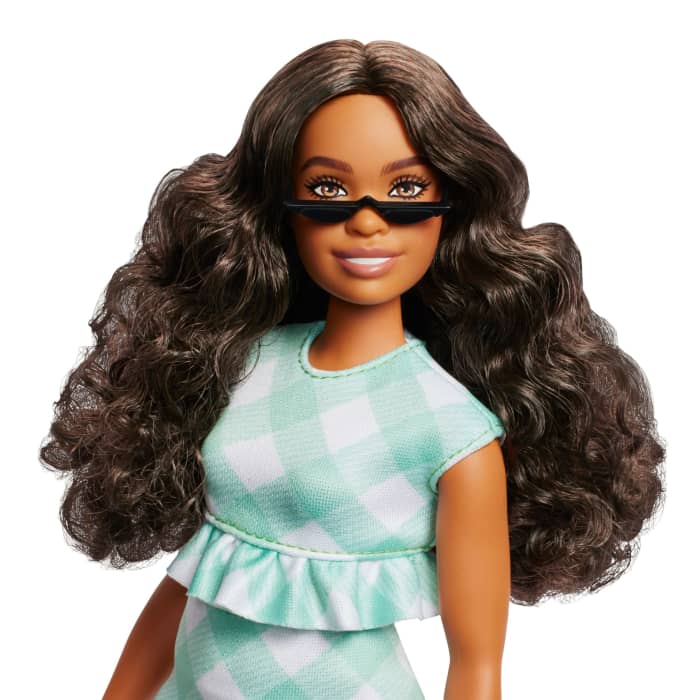 Hot Wheels Barbie Fashionistas Doll #240 In Green Gingham Dress And Sunglasses Wavy Dark Brown Hair