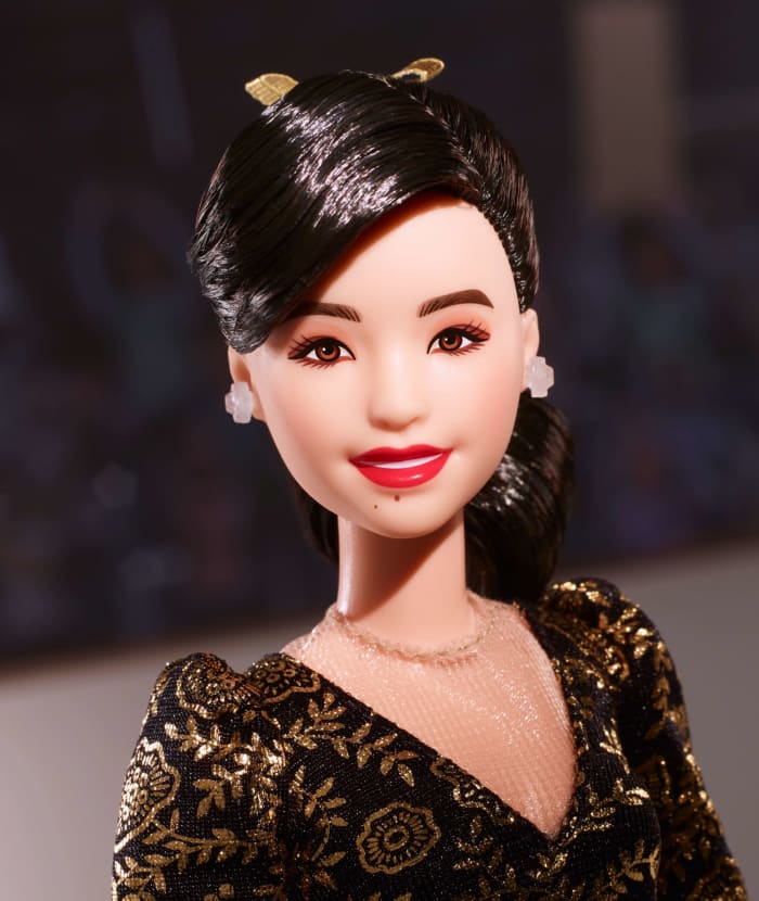 hot wheels Barbie Inspiring Women Kristi Yamaguchi Collectible Doll in 1992 Winter Olympics Fashion