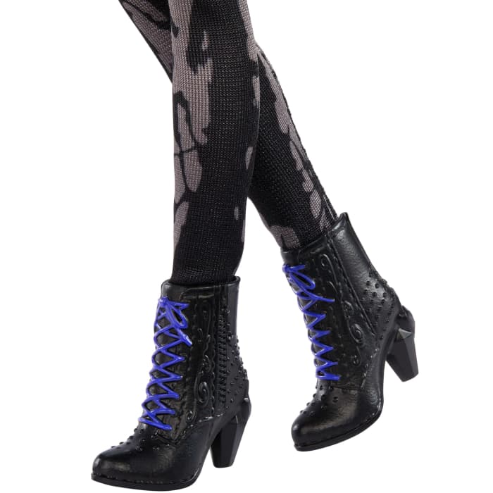 Hot Wheels Disney Descendants EVie Isle Of The Lost Anniversary Doll With Movie-inspired Outfit & Accessory