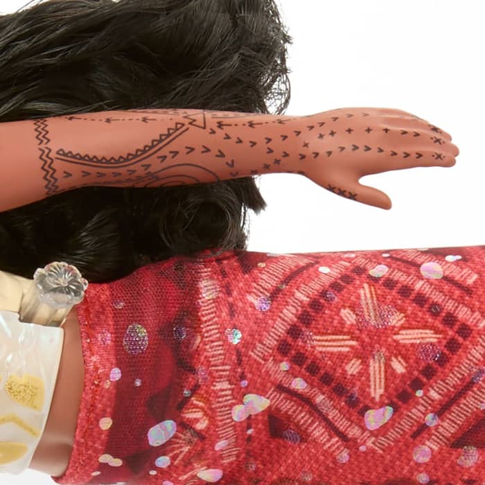 Hot Wheels Disney Moana 2 Toys Swimming Tautai Moana Fashion Doll With 2 Accessories & Color-Change Bodice