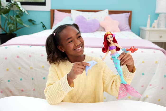 hot wheels Disney Princess Ocean Friends Ariel Swimming Mermaid Doll With Squirt Toy Figure & 4 Accessories