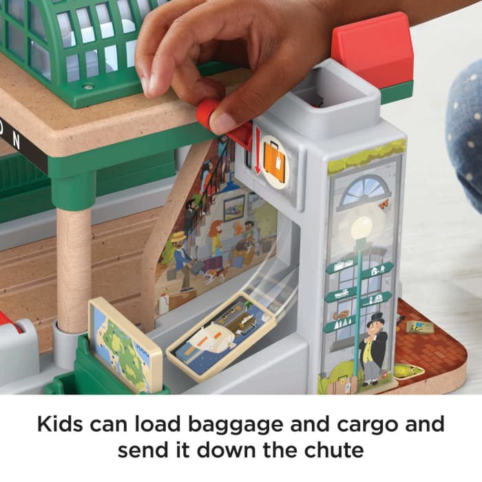 Hot Wheels Fisher-Price Thomas & Friends Wooden Railway Knapford Station Passenger Pickup Playset