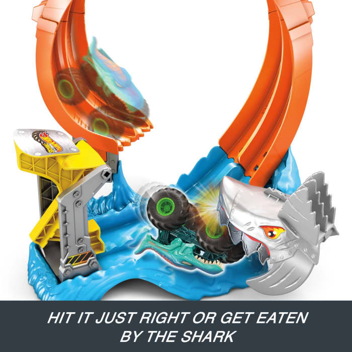 Hot Wheels Hot Wheels Monster Trucks Corkscrew Shark Smash Track Set & 1:64 Scale MEGA-Wrex Toy Truck