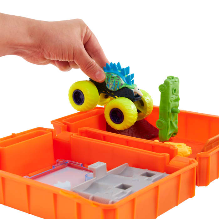 Hot Wheels Hot Wheels Monster Trucks Fuel N’ Go Playset With 1:64 Scale Motosaurus Toy Truck & 2 Crushed Cars