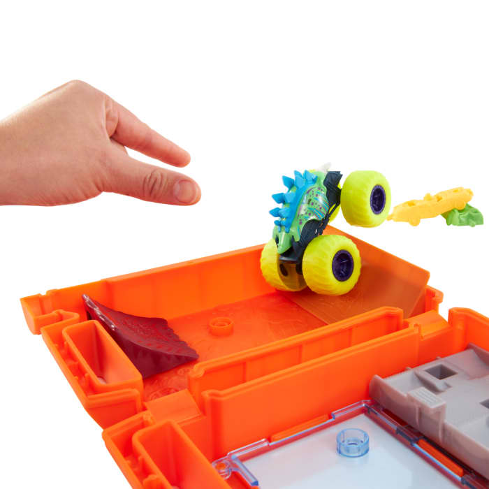 Hot Wheels Hot Wheels Monster Trucks Fuel N’ Go Playset With 1:64 Scale Motosaurus Toy Truck & 2 Crushed Cars