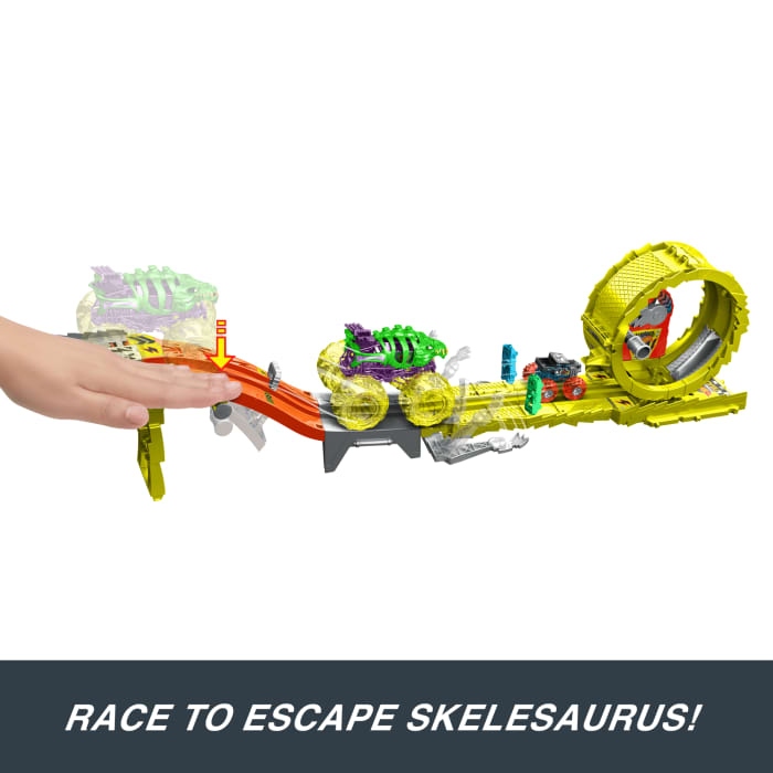 Hot Wheels Hot Wheels Monster Trucks Power Smashers Charge & Chase Challenge Track Set With Oversized Skelesaurus 1:64 Scale Bone Shaker & 2 Crushed Cars