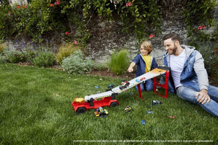 hot wheels Hot Wheels Monster Trucks Transporter And Track With 1:64 Scale Toy Truck