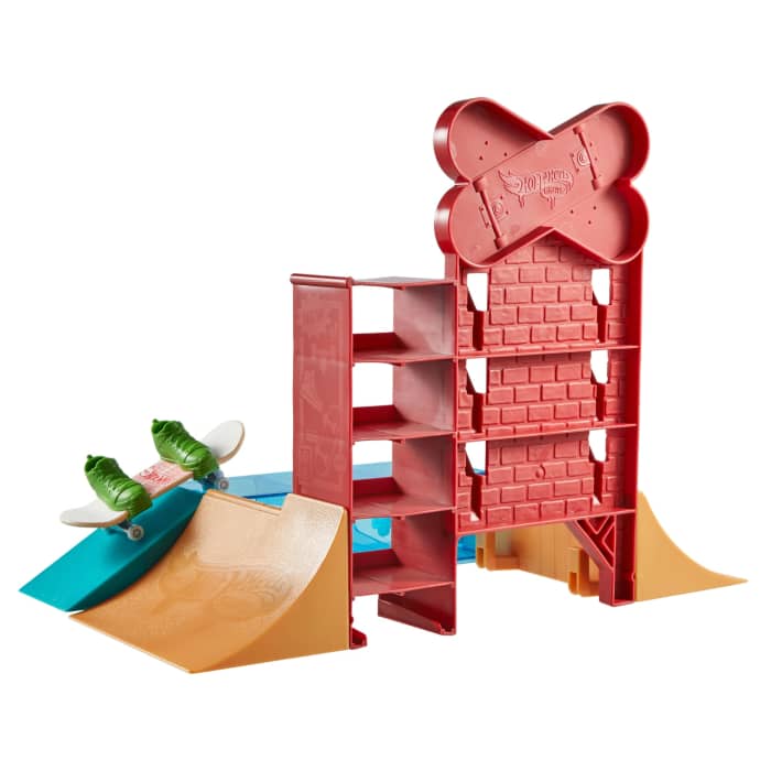 Hot Wheels Hot Wheels Skate Skate Shop Playset With Exclusive Fingerboard & Pair Of Skate Shoes