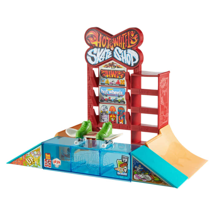 hot wheels Hot Wheels Skate Skate Shop Playset With Exclusive Fingerboard & Pair Of Skate Shoes