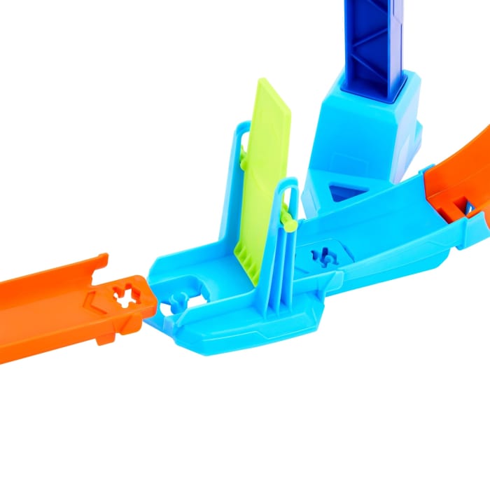 Hot Wheels Hot Wheels Stunt Tracks Corkscrew Jump Champion Track Set & 1:64 Scale Toy Car Speed Snap Track