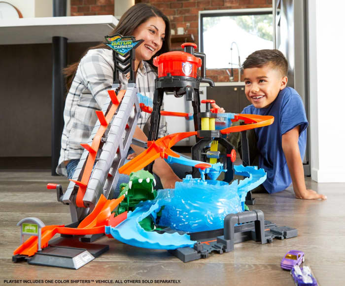 hot wheels Ultimate Gator Car Wash Play Set