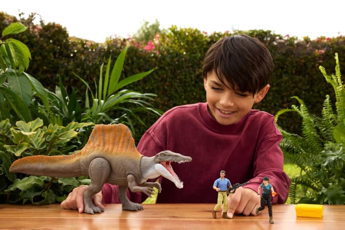 hot wheels Jurassic World Rebirth Storypack With Exclusive Spinosaurus 2 Human Figures & Accessories