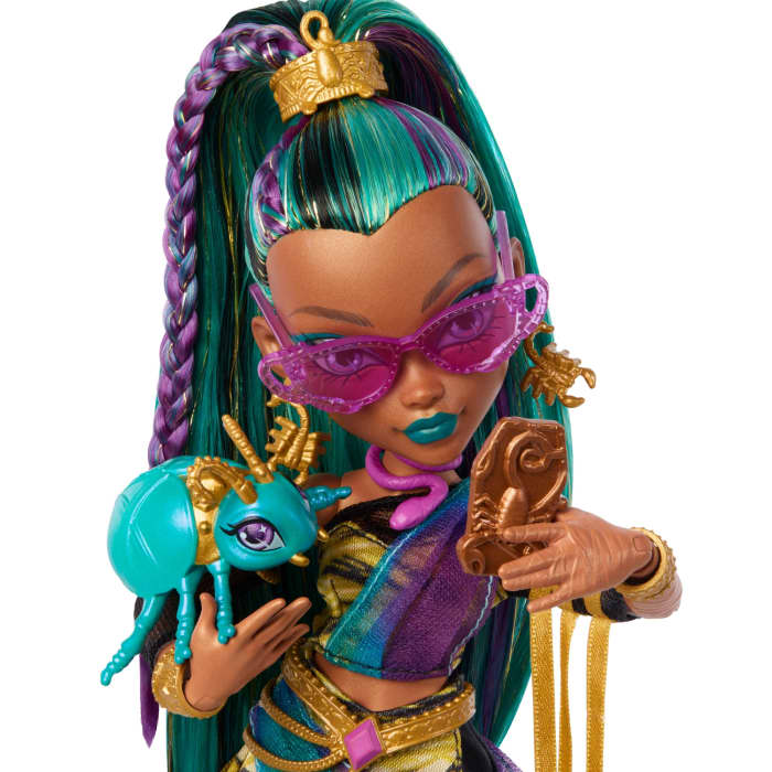Hot Wheels Monster High Nefera De Nile Doll With Pet Scarab Lavish And 7 Accessories Like Purse And Snacks
