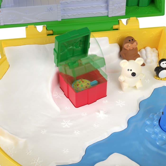 Hot Wheels Polly Pocket Micro Buddy & Santa Dolls And Playset Collaboration Elf Compact With 5 Accessories Holiday Theme