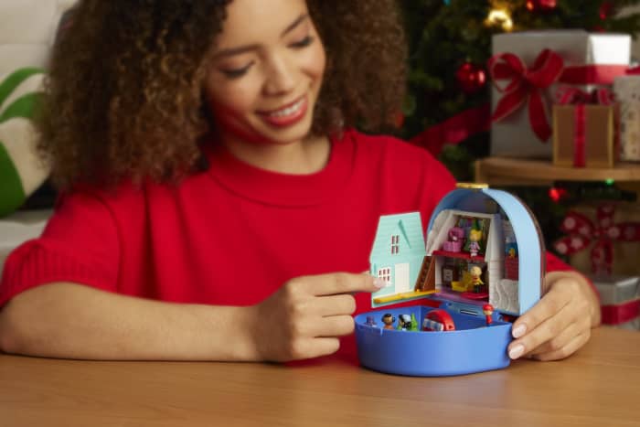 Hot Wheels Polly Pocket Micro Dolls And Playset Collector Peanuts Compact With 7 Accessories