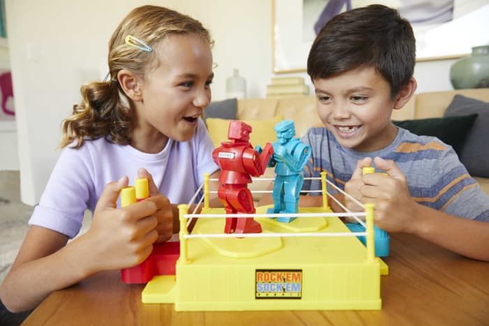 hot wheels Rock 'Em Sock 'Em Robots Kids Game Fighting Robots With Red Rocker & Blue Bomber