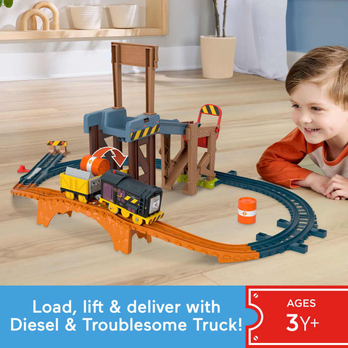 hot wheels Thomas & Friends Diesel's Lift & Load Construction Set Motorized Toy Train With Track & Cargo
