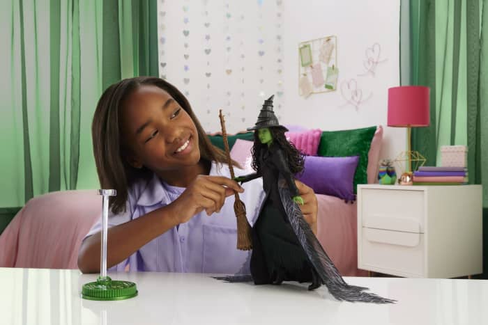 hot wheels Universal Pictures’ Wicked: For Good Deluxe Elphaba Doll With Movie-inspired Outfit & 4 Accessories