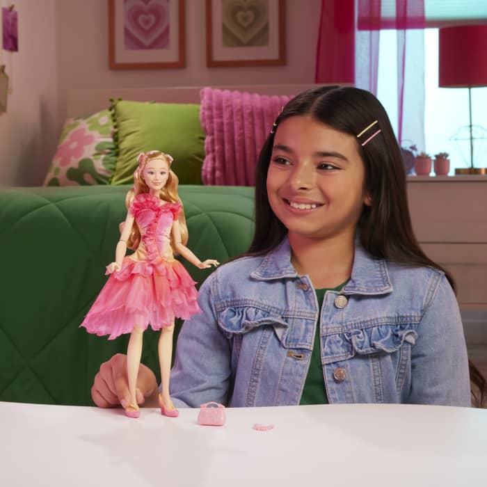 hot wheels Universal Pictures’ Wicked Glinda Fashion Doll With Removable Fashions & Accessories