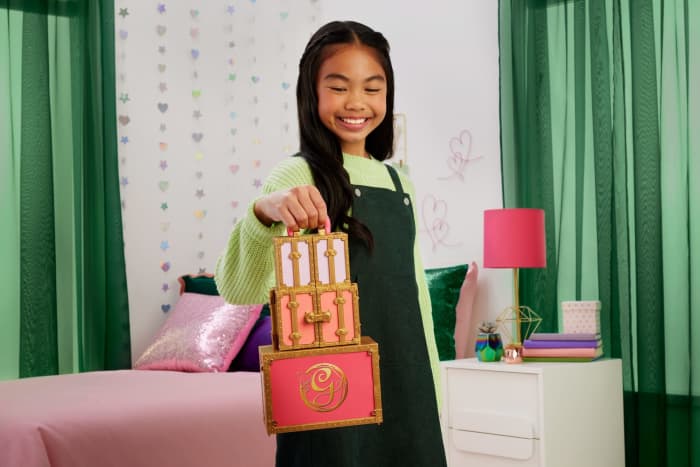 hot wheels Universal Pictures’ Wicked Glinda's Glamorous Closet 2 Unique Looks Surprises & 13 Accessories