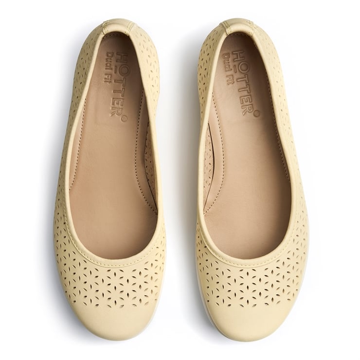 Hotter Livvy II Shoes Primrose