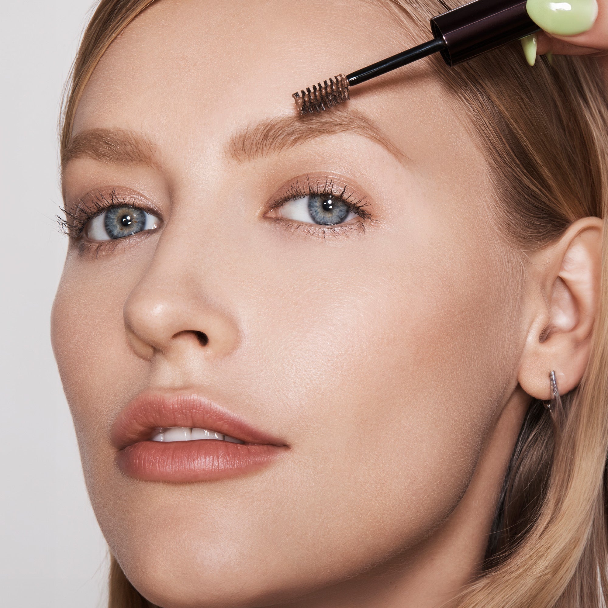 Hourglass Arch™ Brow Volumizing Fiber Gel