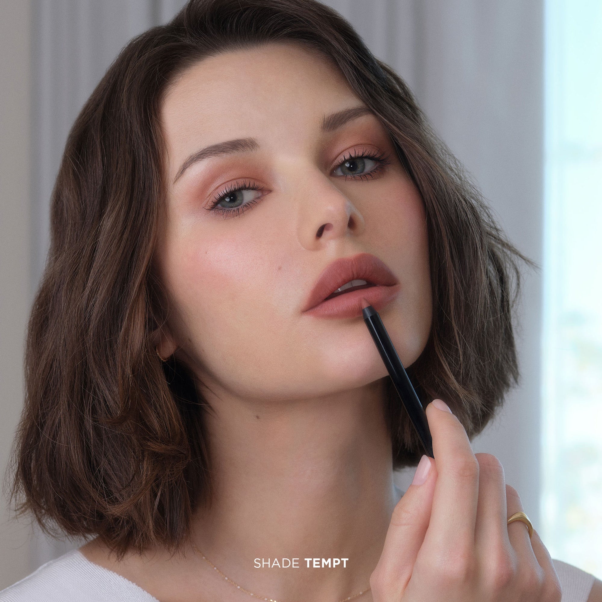 Hourglass Shape & Sculpt Lip Liner