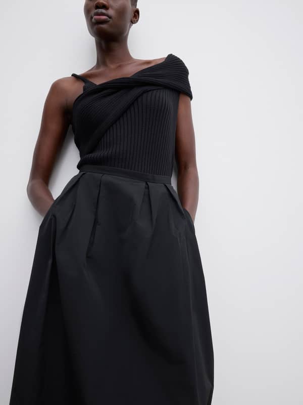 House Of Dagmar Skirts Curved Pleated Skirt Black