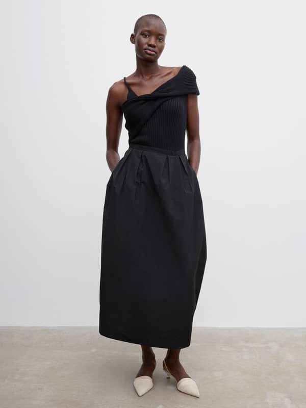 House Of Dagmar Skirts Curved Pleated Skirt Black