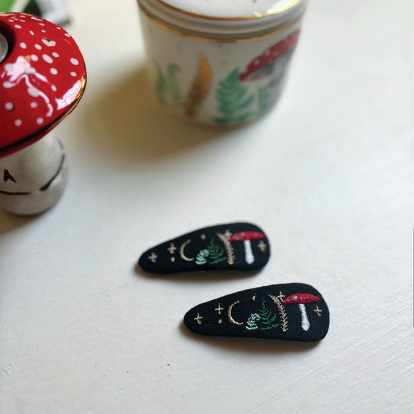 House Of Disaster Forage Black Hairclips