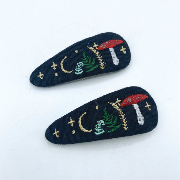House Of Disaster Forage Black Hairclips