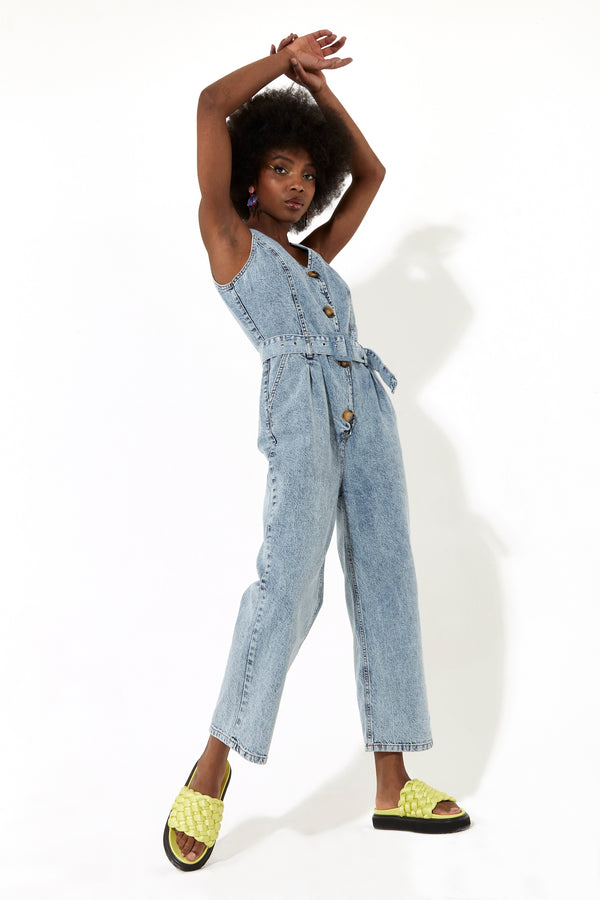 house of holland House of Holland Blue 90’s Look Denim Jumpsuit With A Belt And Tortoise Shell Buttons house of holland House of Holland Blue 90’s Look Denim Jumpsuit With A Belt And Tortoise Shell Buttons