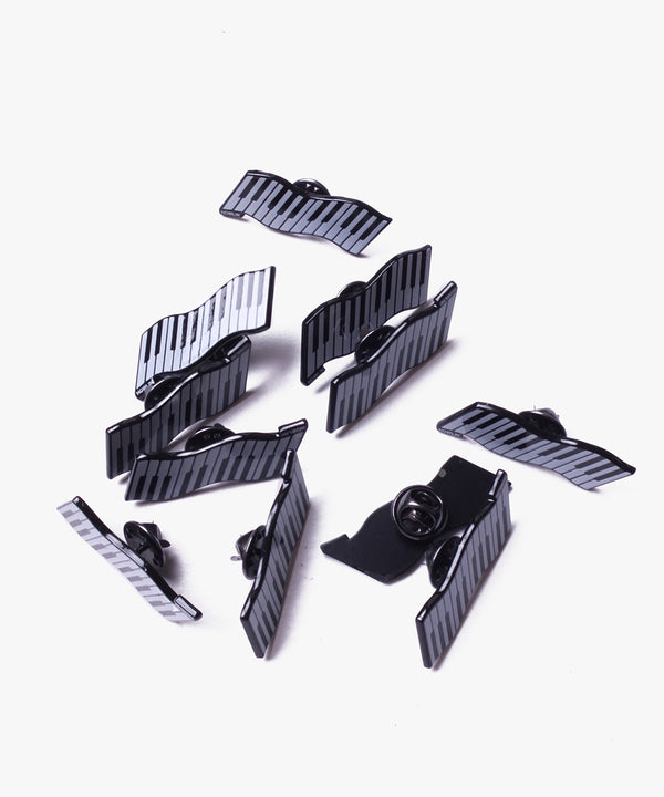 Howlin Piano Pin - Black & White