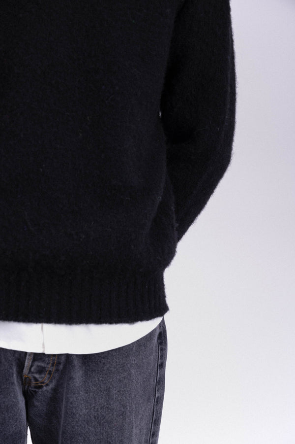 Howlin Shaggy Bear - Black